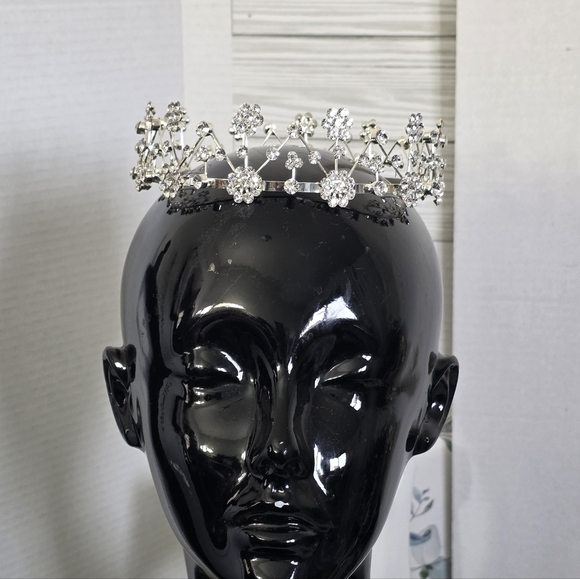 Silver with Rhimestone Flower Design Crown - Picture 8 of 11